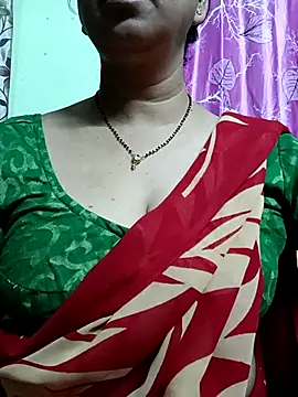 Snapshot of Rosy-B chatting on October 9, 2025, 9:37 pm Rosy-B online show from October 9, 2025, 9:37 pm