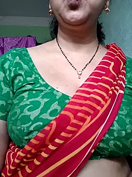 Snapshot of Rosy-B chatting on October 29, 2025, 9:41 am Rosy-B online show from October 29, 2025, 9:41 am