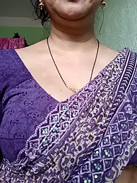 Snapshot of Rosy-B chatting on November 26, 2025, 9:42 am Rosy-B online show from November 26, 2025, 9:42 am