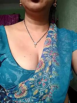 Snapshot of Rosy-B chatting on November 6, 2025, 12:36 am Rosy-B online show from November 6, 2025, 12:36 am