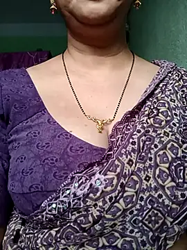 Snapshot of Rosy-B chatting on November 14, 2025, 12:36 am Rosy-B online show from November 14, 2025, 12:36 am