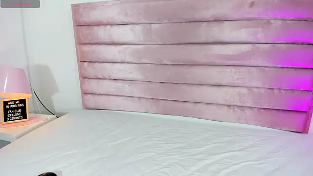 RolyLoren online show from February 10, 2026, 9:25 pm