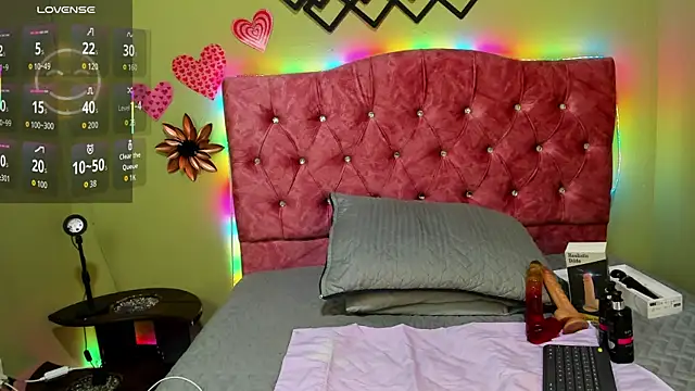 Snapshot of blue_violette_ chatting on October 14, 2025, 7:58 pm blue violette online show from October 14, 2025, 7:58 pm