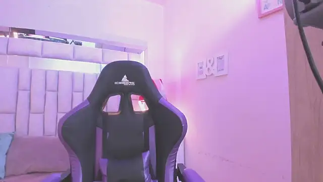 mariiahneedles online show from February 23, 2026, 11:16 pm