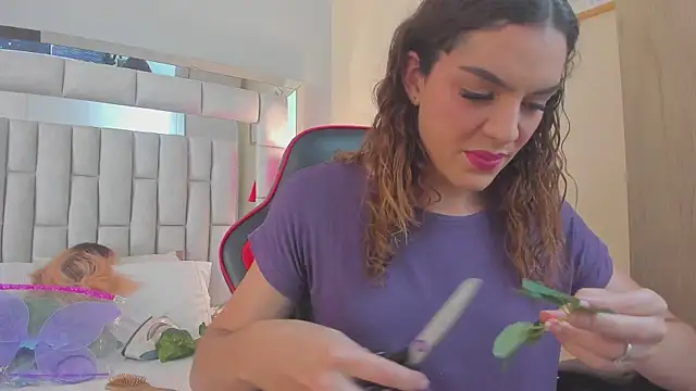 Snapshot of mariiahneedles chatting on November 1, 2025, 8:25 pm mariiahneedles online show from November 1, 2025, 8:25 pm