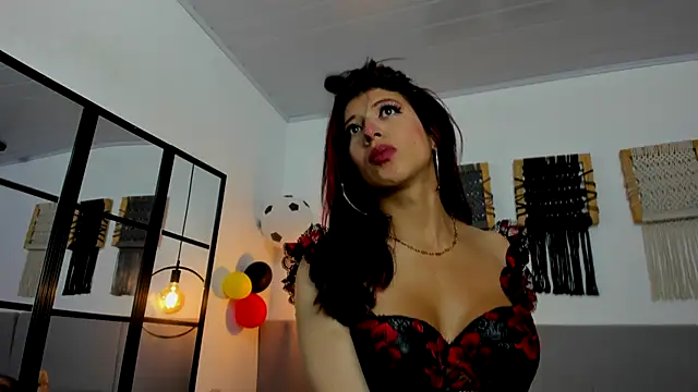 Snapshot of Sweet_camille chatting on July 15, 2026, 2:51 am Sweet camille online show from July 15, 2026, 2:51 am