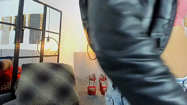 Snapshot of Sweet_camille chatting on June 17, 2026, 2:33 am Sweet camille online show from June 17, 2026, 2:33 am