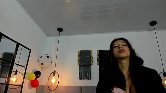 Snapshot of Sweet_camille chatting on July 6, 2026, 2:18 am Sweet camille online show from July 6, 2026, 2:18 am