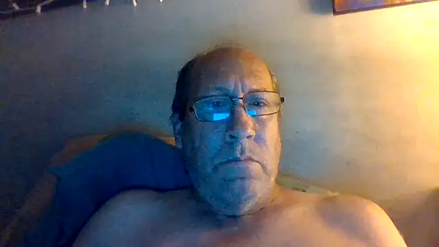 Snapshot of hornyrich69 chatting on April 16, 2026, 5:52 am hornyrich69 online show from April 16, 2026, 5:52 am