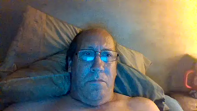 Snapshot of hornyrich69 chatting on May 12, 2026, 5:15 am hornyrich69 online show from May 12, 2026, 5:15 am