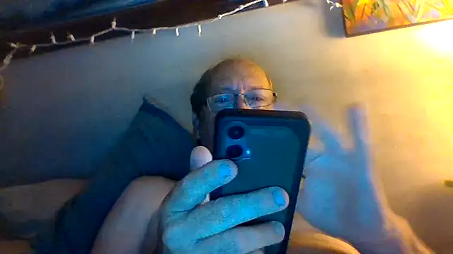 Snapshot of hornyrich69 chatting on May 9, 2026, 3:54 am hornyrich69 online show from May 9, 2026, 3:54 am