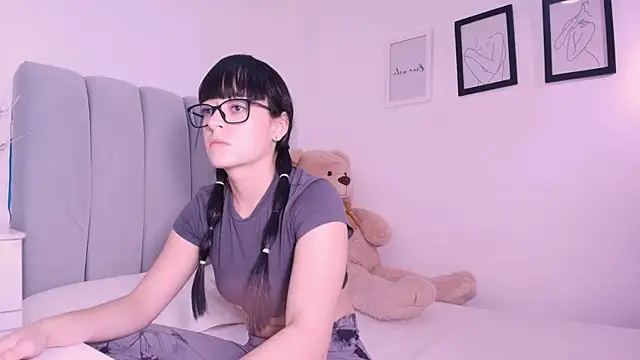 Snapshot of DannaHyde chatting on August 3, 2026, 6:36 pm DannaHyde online show from August 3, 2026, 6:36 pm