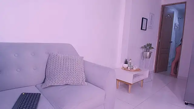 DannaHyde online show from March 19, 2026, 7:36 pm