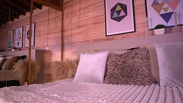IzzyWild online show from July 29, 2026, 10:53 pm