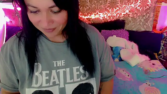 Snapshot of martina_bk chatting on April 1, 2026, 4:25 am martina bk online show from April 1, 2026, 4:25 am