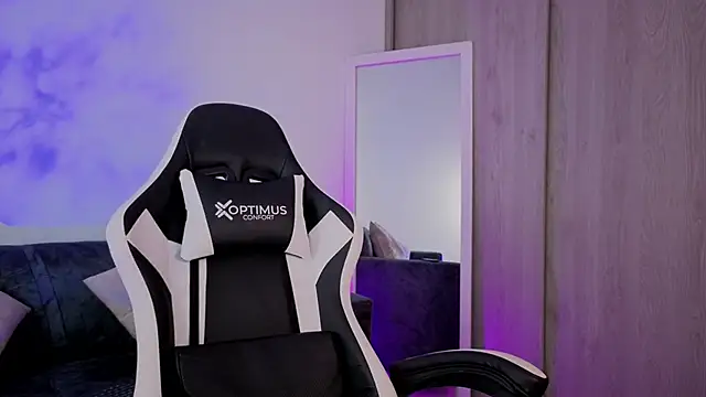 Snapshot of Alisa__walker chatting on October 23, 2025, 7:12 pm Alisa walker online show from October 23, 2025, 7:12 pm