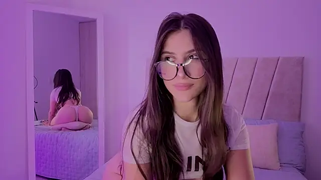 Snapshot of Alisa__walker chatting on November 4, 2025, 8:12 pm Alisa walker online show from November 4, 2025, 8:12 pm