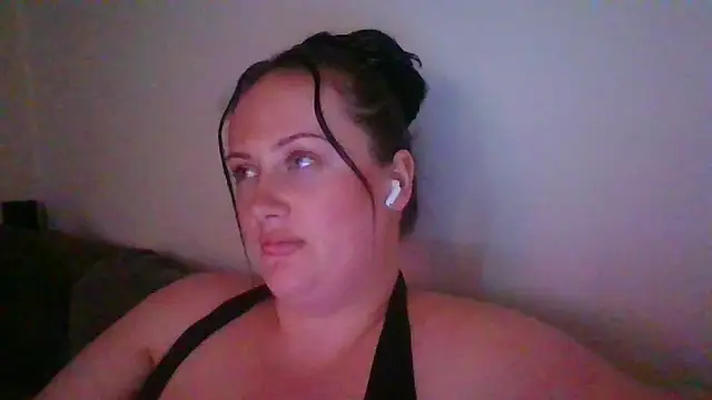 CurvyQueen2023 online show from February 1, 2026, 9:24 pm