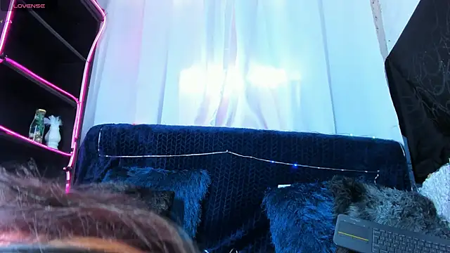 Mracialatina online show from November 9, 2025, 4:33 pm