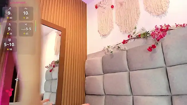 Snapshot of Natasha__Sccott chatting on October 17, 2025, 6:43 pm Natasha Sccott online show from October 17, 2025, 6:43 pm