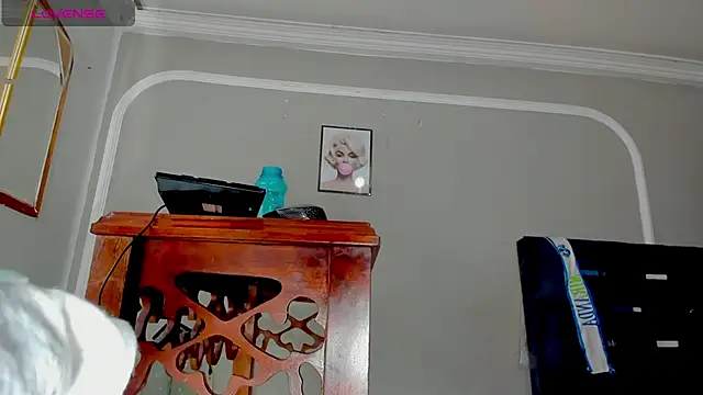 Jimena Grey online show from June 8, 2026, 1:22 am