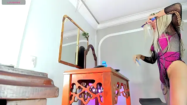 Jimena Grey online show from October 19, 2025, 6:05 am