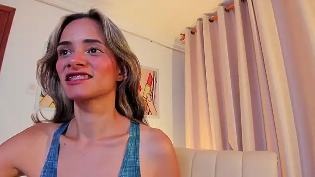 SkiinnyAna online show from October 25, 2025, 7:47 pm