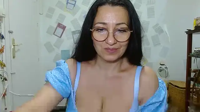 Snapshot of KeisyNeonX chatting on August 4, 2026, 1:48 pm KeisyNeonX online show from August 4, 2026, 1:48 pm