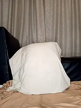 Snapshot of ANAYA-B chatting on December 13, 2025, 8:04 pm ANAYA-B online show from December 13, 2025, 8:04 pm