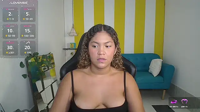 Snapshot of Cristal_War chatting on October 13, 2025, 11:27 pm Cristal War online show from October 13, 2025, 11:27 pm