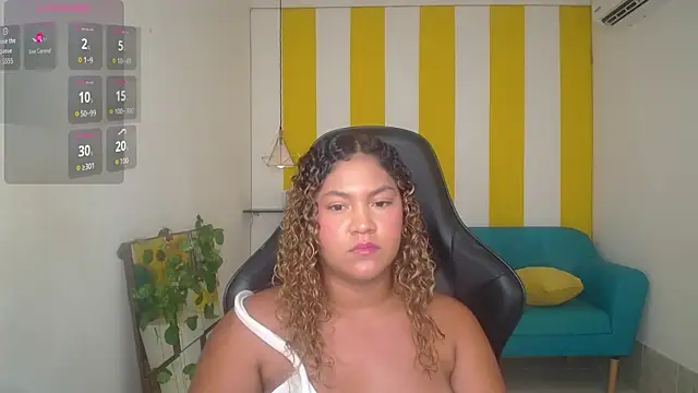 Snapshot of Cristal_War chatting on November 18, 2025, 11:15 pm Cristal War online show from November 18, 2025, 11:15 pm