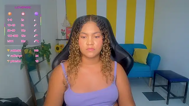 Snapshot of Cristal_War chatting on December 1, 2025, 11:05 pm Cristal War online show from December 1, 2025, 11:05 pm