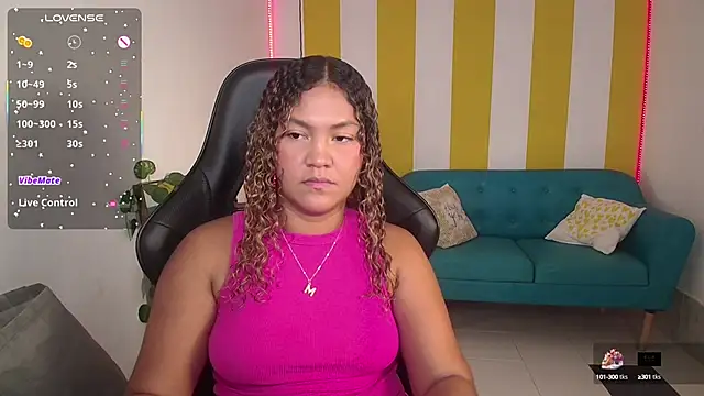 Snapshot of Cristal_War chatting on October 7, 2025, 11:17 pm Cristal War online show from October 7, 2025, 11:17 pm