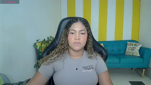 Snapshot of Cristal_War chatting on November 3, 2025, 11:08 pm Cristal War online show from November 3, 2025, 11:08 pm