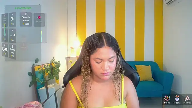 Snapshot of Cristal_War chatting on December 3, 2025, 11:14 pm Cristal War online show from December 3, 2025, 11:14 pm