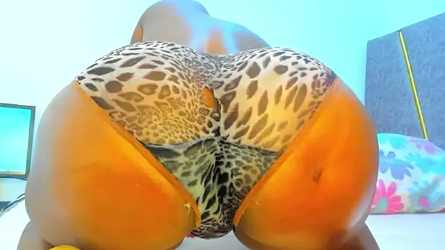 Natasha Spencer online show from November 16, 2025, 7:18 pm