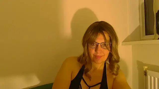 Ella Next Door online show from September 29, 2025, 10:04 pm
