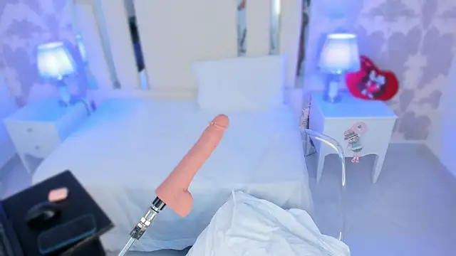 Miliaangeles online show from November 15, 2025, 12:31 pm