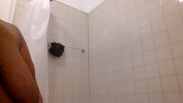 Snapshot of AllLeggs chatting on December 6, 2024, 5:03 am AllLeggs online show from December 6, 2024, 5:03 am