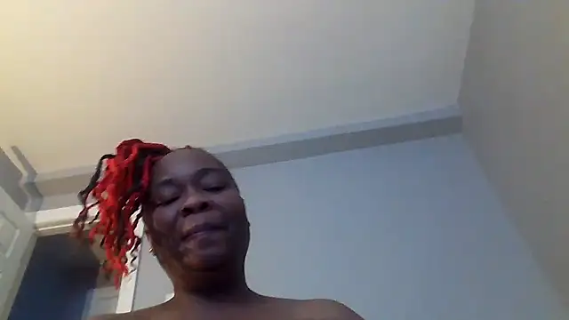 Snapshot of AllLeggs chatting on March 18, 2025, 5:44 pm AllLeggs online show from March 18, 2025, 5:44 pm