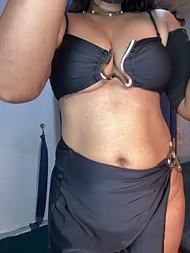 Snapshot of Cinderella-98 chatting on November 3, 2025, 1:15 pm Cinderella-98 online show from November 3, 2025, 1:15 pm