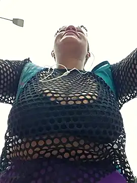 Snapshot of Selket11 chatting on November 3, 2025, 2:42 pm Selket11 online show from November 3, 2025, 2:42 pm