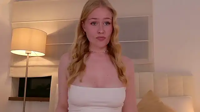 JuliaJaee online show from April 21, 2026, 6:03 pm