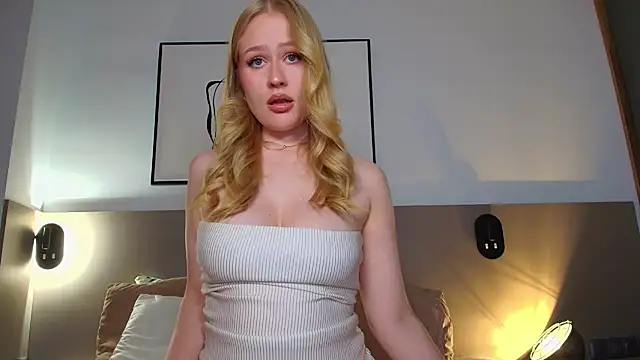 JuliaJaee online show from September 26, 2025, 4:03 pm