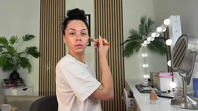 Snapshot of NattyFierros chatting on October 15, 2025, 5:43 pm NattyFierros online show from October 15, 2025, 5:43 pm