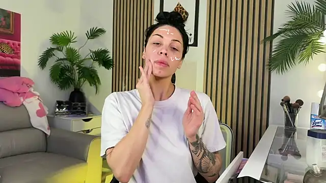 Snapshot of NattyFierros chatting on October 20, 2025, 6:59 am NattyFierros online show from October 20, 2025, 6:59 am