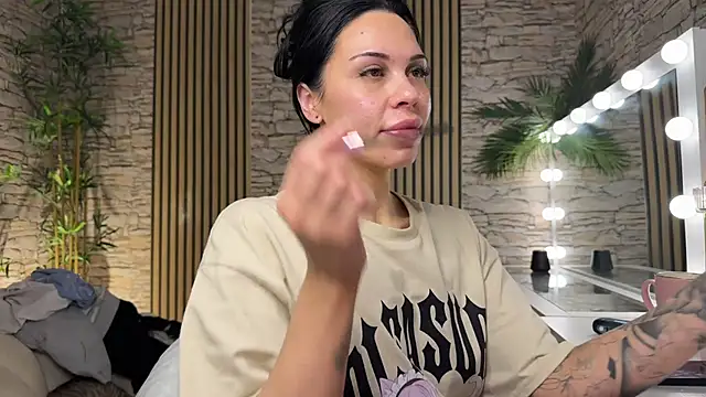 Snapshot of NattyFierros chatting on December 14, 2025, 8:09 am NattyFierros online show from December 14, 2025, 8:09 am