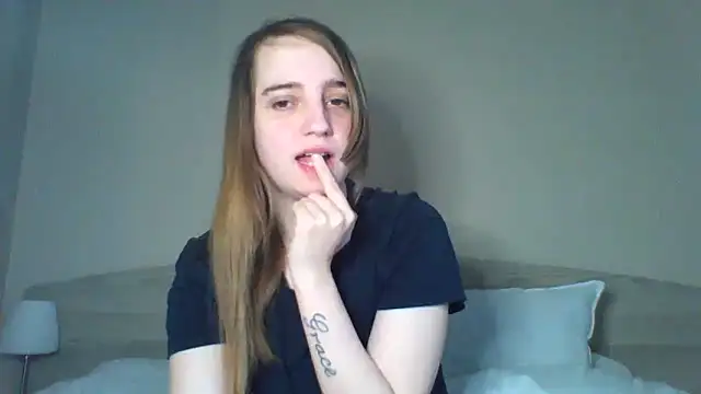 Snapshot of EvieRoseex chatting on April 9, 2026, 9:59 am EvieRoseex online show from April 9, 2026, 9:59 am