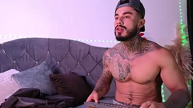 Snapshot of john_cartter1 chatting on February 18, 2026, 12:45 pm john cartter1 online show from February 18, 2026, 12:45 pm