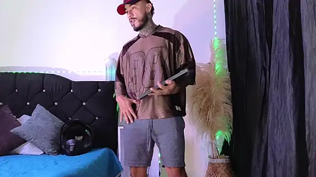 Snapshot of john_cartter1 chatting on February 6, 2026, 12:01 pm john cartter1 online show from February 6, 2026, 12:01 pm